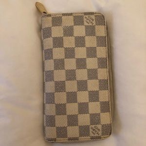 Louis Vuitton Zippy Wallet